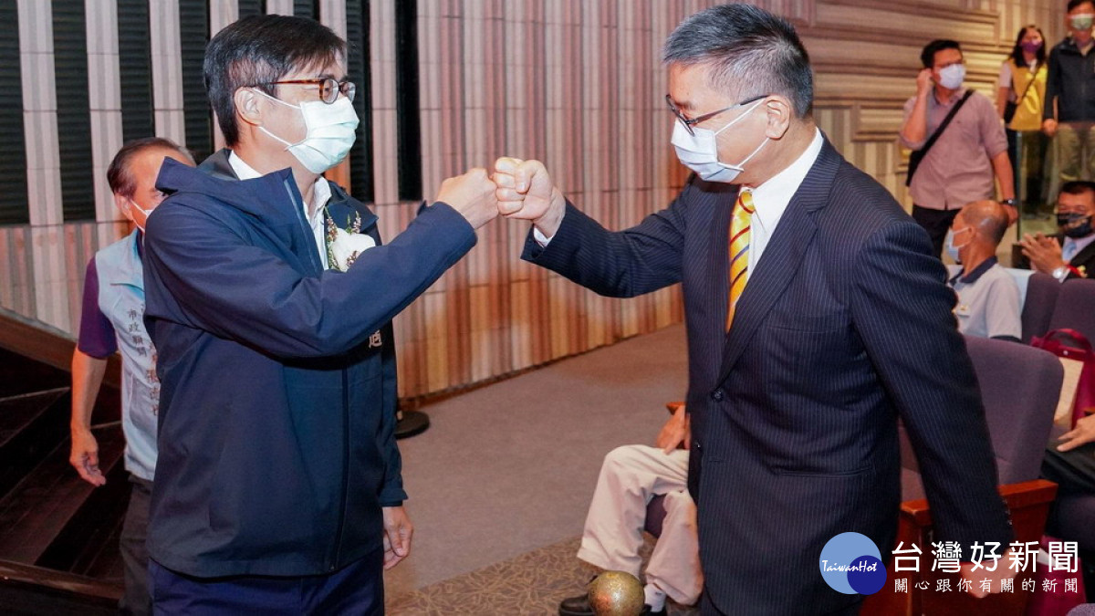 ▲陳其邁偕同徐國勇出席全國民政人員表揚大會。(圖/記者 許高祥 翻攝)