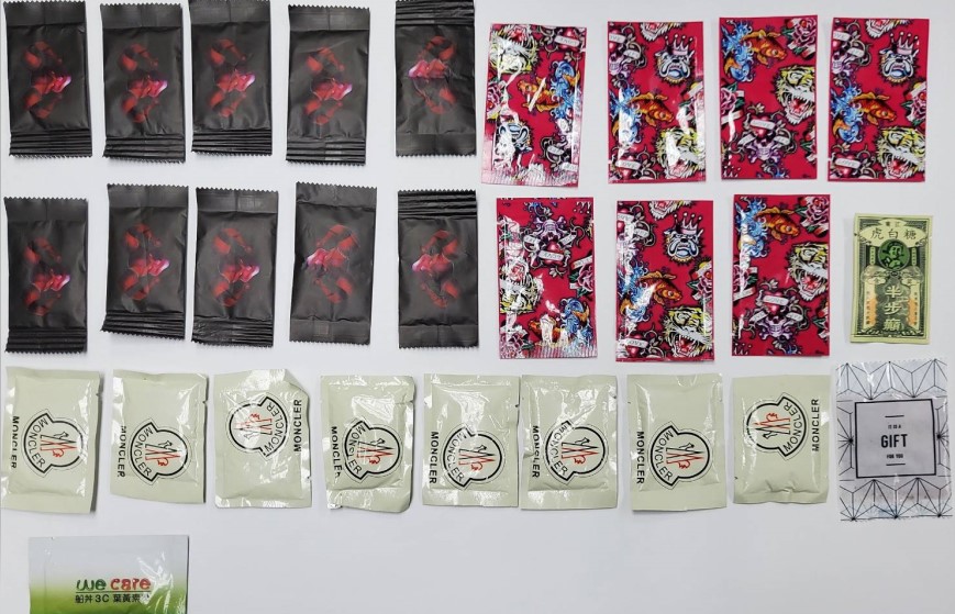 ▲警方於販毒據點起獲近2公斤愷他命15包和毒品咖啡包41包 (圖/台中市警察局 提供)