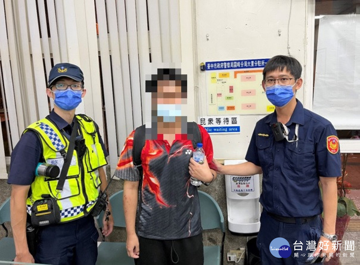 身障男路上迷航警護送返家。林重鎣