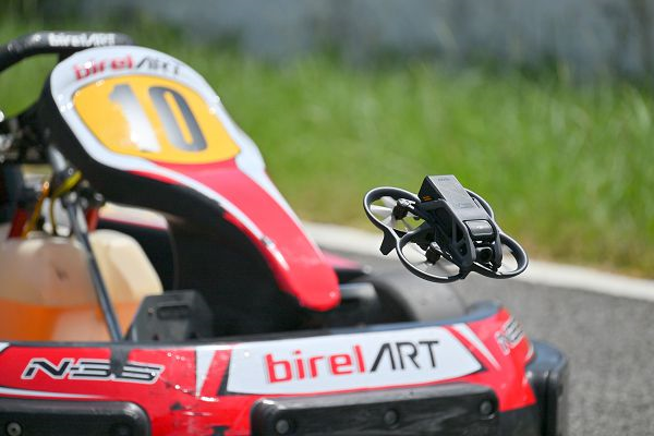 DJI Avata高速追逐賽車 展現天生會飛的極速快感.jpg