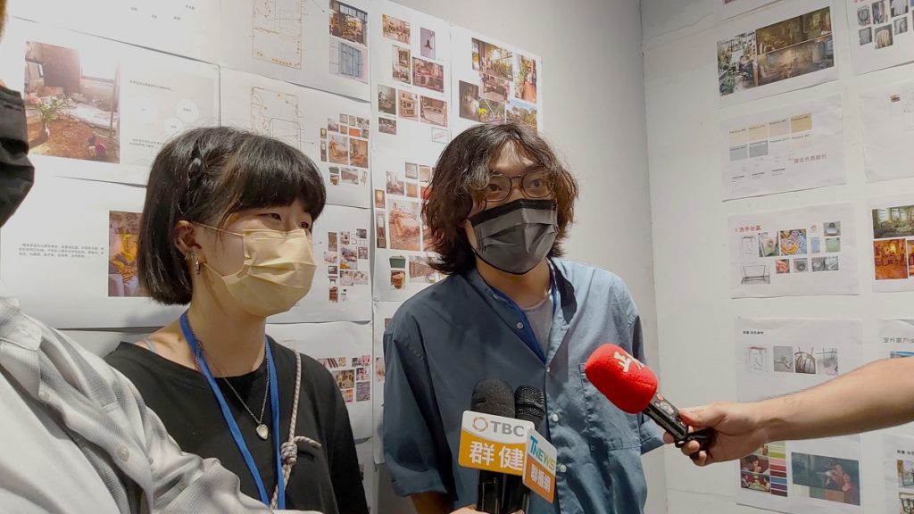 來自東海大學(右)及台藝大(左)的學員分享學習心得,獲益良多。(圖/陳惠玲攝)