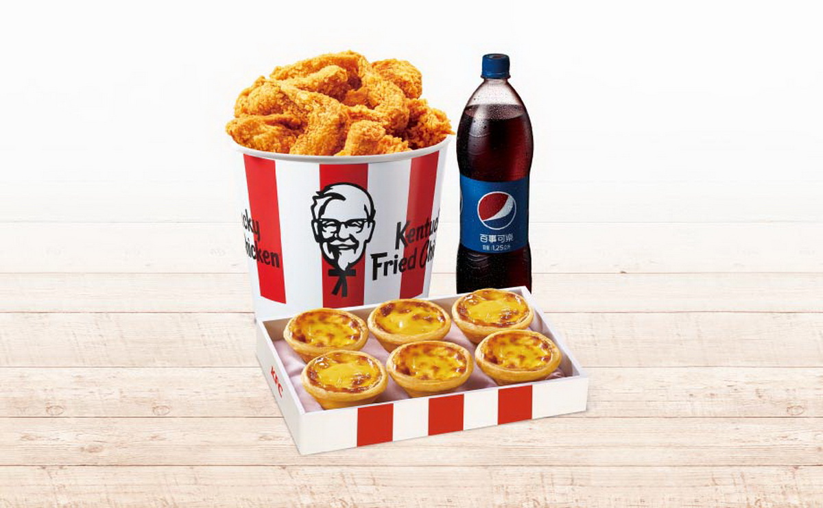 肯德基「開學同樂桶」於8/26(五)限時四天推出「咔啦脆雞x8+原味蛋撻x6+瓶裝可樂x1」( 代碼40369 )6折優惠價469元