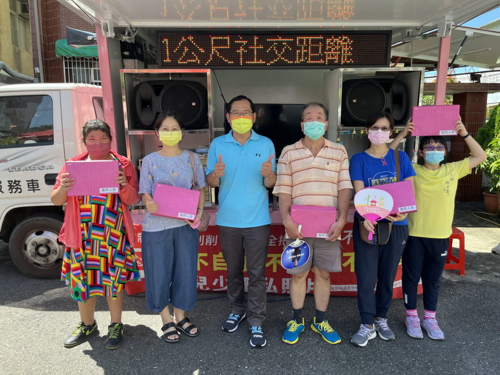 吳鳳科技大學和富邦人壽秉持著教育部推動大學社會責任和企業社會責任的精神，舉辦慶祝祖父母節活動。