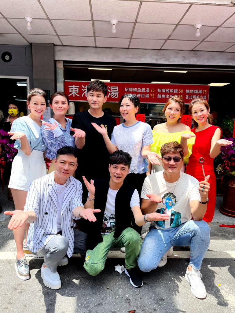 吳俊宏阿宏飯湯開幕圖左起謝宜君朱海君吳俊宏張秀卿陳思安董育君前排左起陳隨意鄔兆邦楊哲