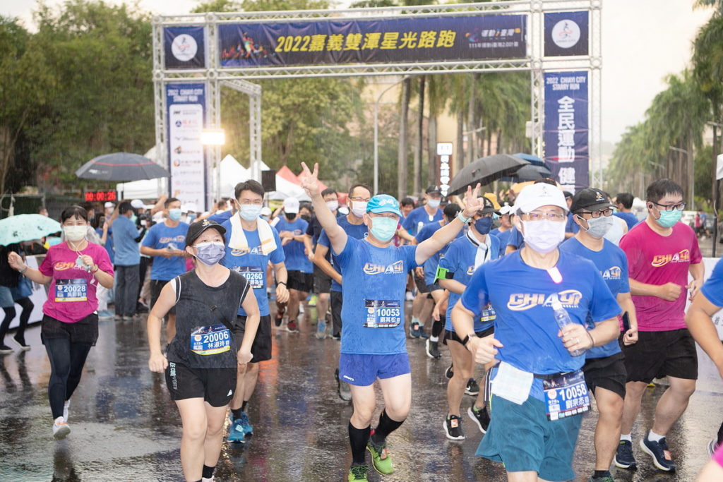 熱情參與路跑選手