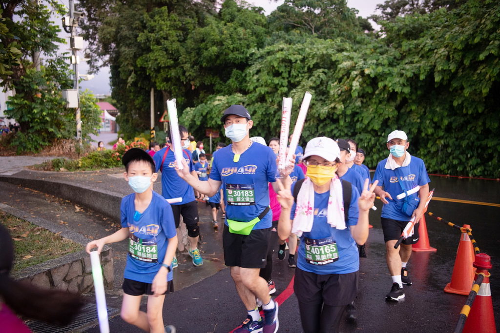 熱情參與路跑選手