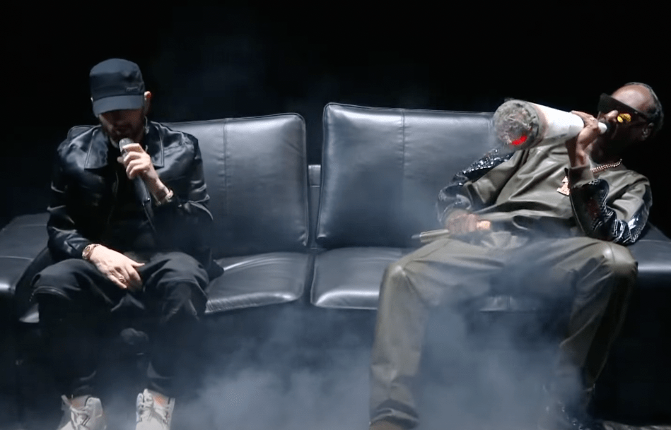 2022 VMAs|Eminem與Snoop Dogg化身無聊猿,Otherside等場景大唱《From the D 2 the LBC》