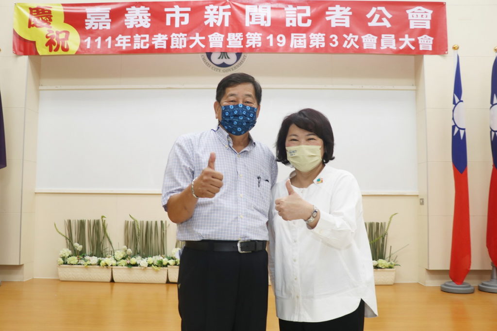 市長與理事長蔡崇梧