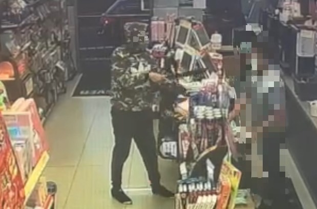▲簡姓嫌犯遠從台中赴苗栗三義搶劫超商,得手後駕車逃逸 (圖/苗栗縣警察局 提供)