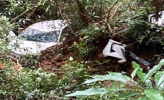 遊九份二山車翻落山谷 埔警救援幸無大礙