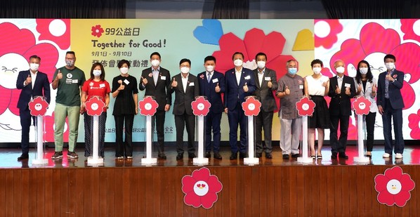 香港特別行政區勞工及福利局局長孫玉菡先生，JP（左六）、騰訊集團公共事務副總裁、騰訊基金會行政總監李子樹先生（左七）聯同多家公益合作夥伴代表擔任「99公益日」香港發佈會暨啟動儀式主禮嘉賓。