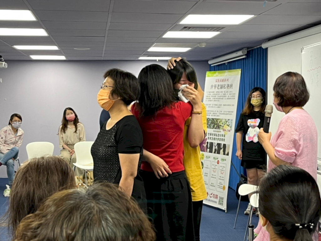 在排列過程中,也能協助情感的流動,把愛表達出來,增加關心與支持。