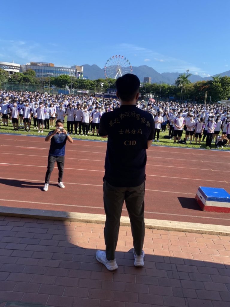 士林分局實施交通安全及犯罪預防宣導，提醒市民重視校園交通安全及各類犯防新知 