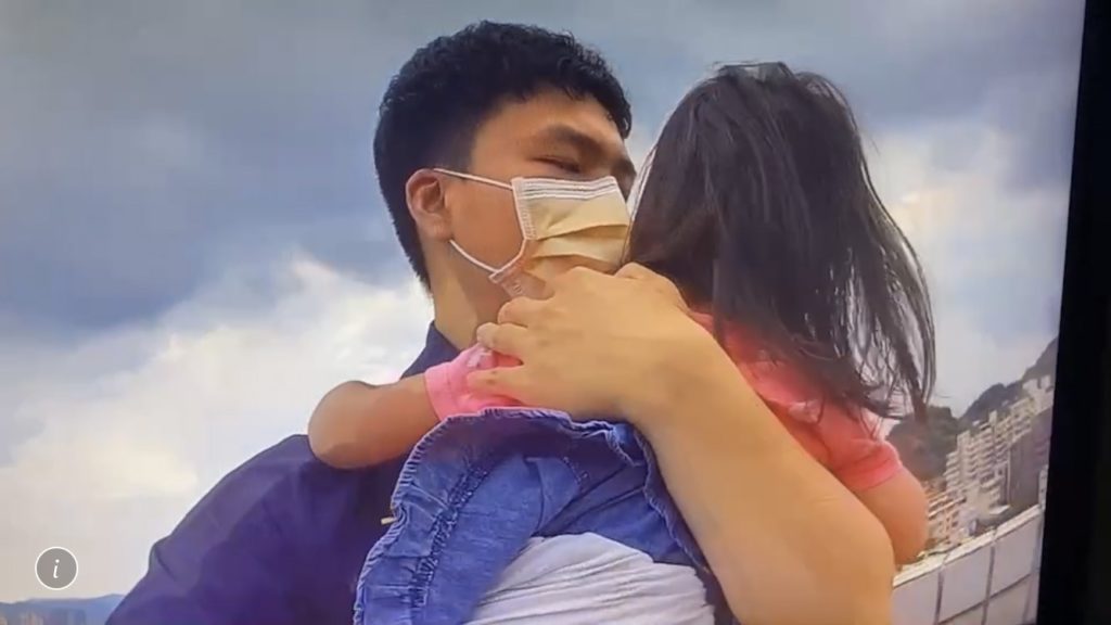 警員黃品智將小女孩救下並安撫情緒,值得表揚