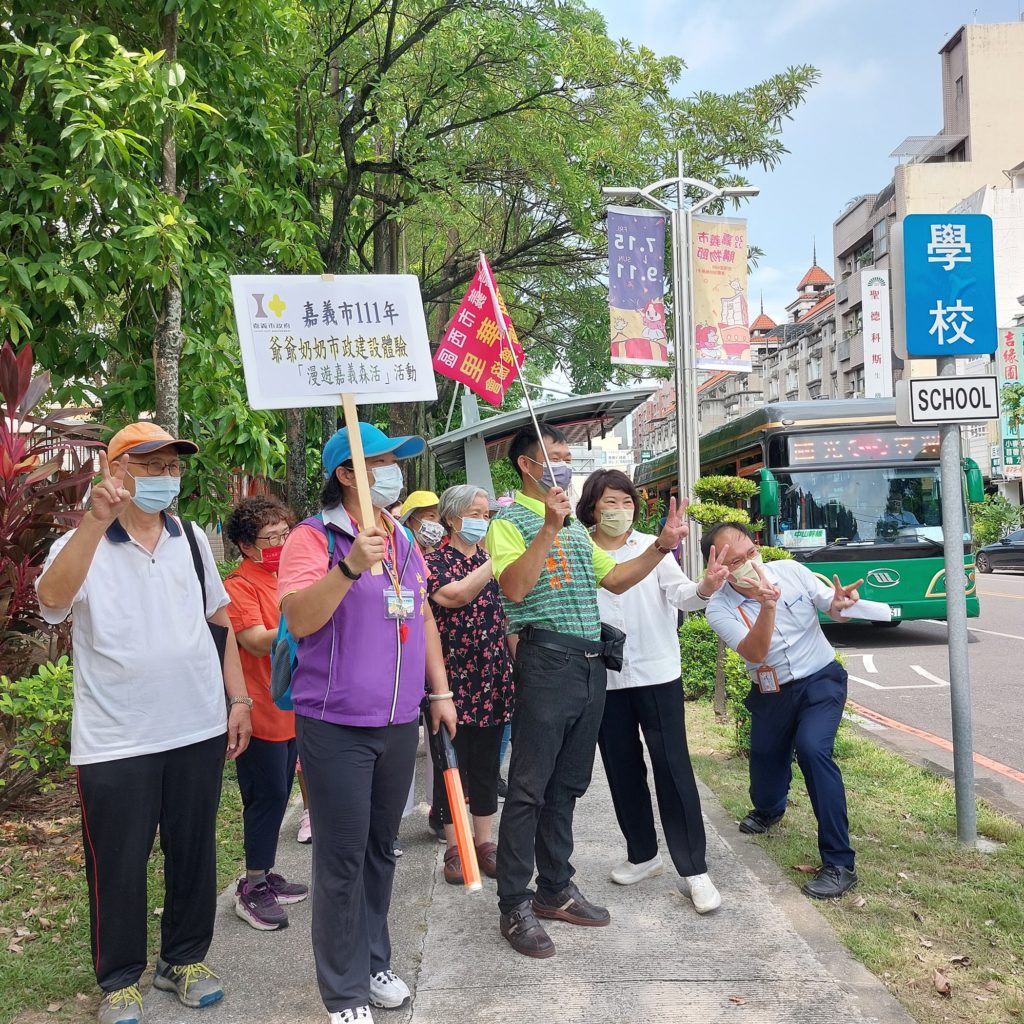 市長與大家一起搭公車