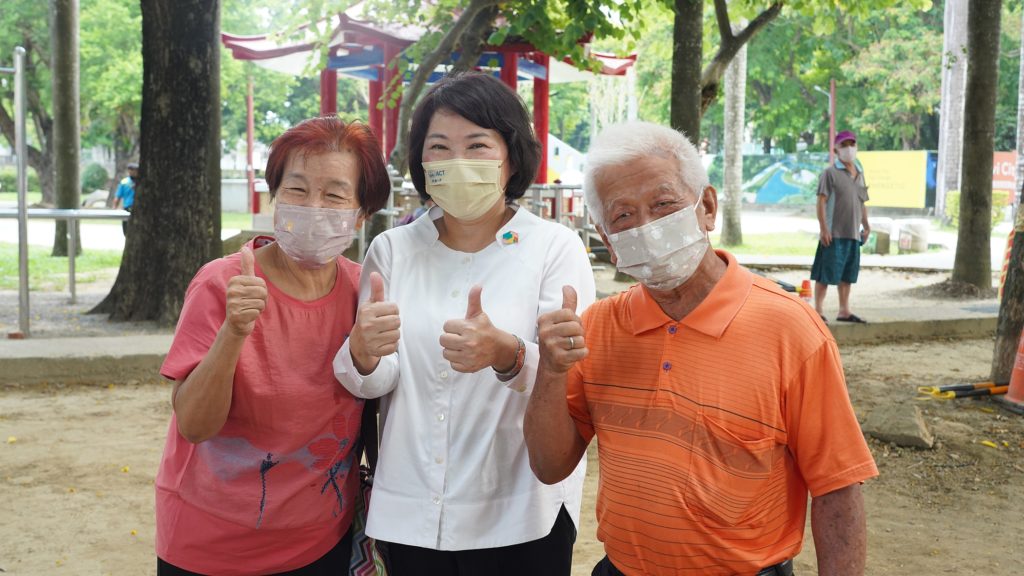 市長與長輩合照