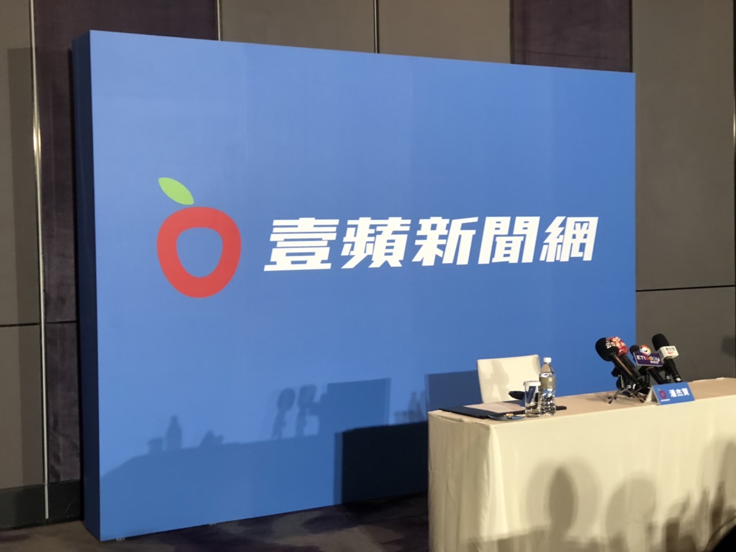 科技創業家潘杰賢創辦《壹蘋新聞網》記者潘永鴻攝影。