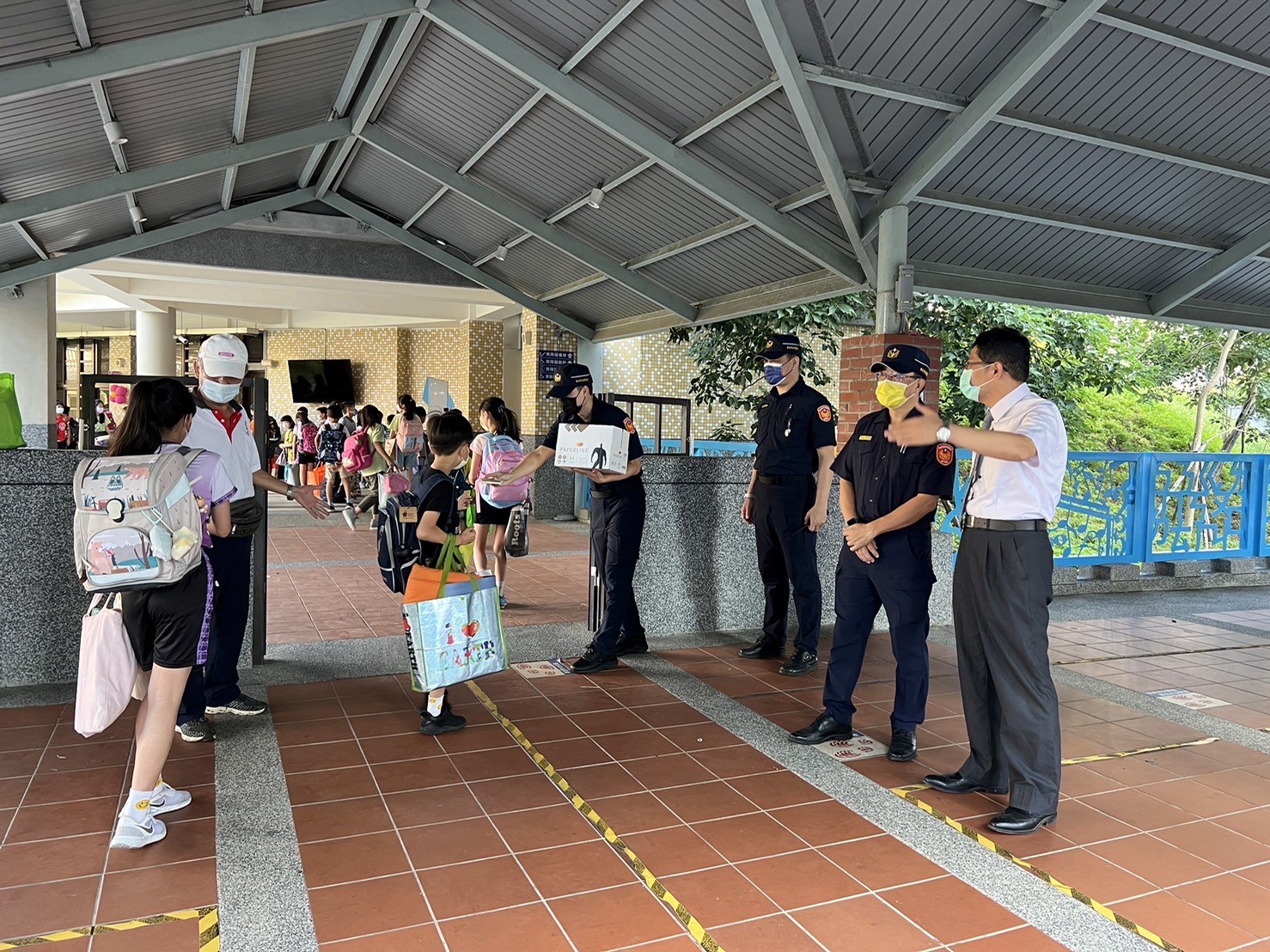 開學了!林口警落實護童防疫 共同守護校園安全
