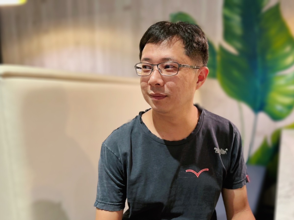 土生土長的在地美食達人林智偉,喜歡在花蓮發現不同的好滋味,各式料理都喜歡到處嚐鮮,當地友人戲稱他是後山版的米其林達人,哪裡有好滋味他就會出現,不喜好太多加工品,以天然食材製作而成的料理特別喜愛。