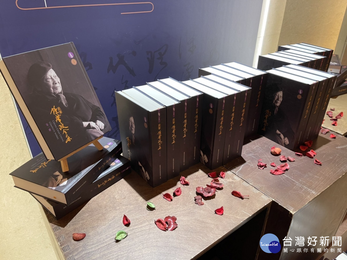 《新編鍾肇政全集》分為小說、劇本、隨筆及影像等9類,共計有42冊(48本),完整蒐集鍾老一生作品。<br /><br /> <br /><br />