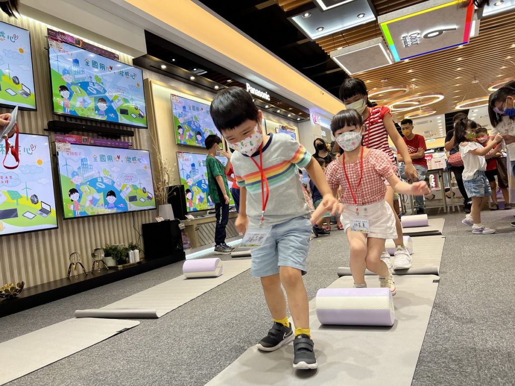 全國電子預見未來體驗活動打造互動體能遊戲,讓小朋友可以盡情釋放精力,促進肢體協調發展