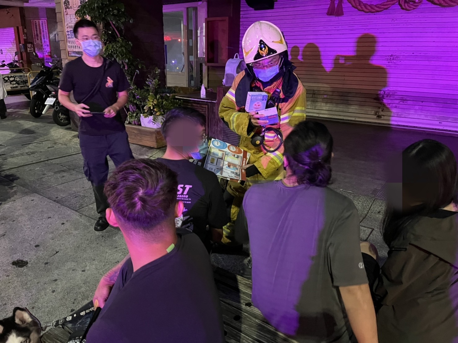 高雄凌晨火警  警消搶救8名住戶
