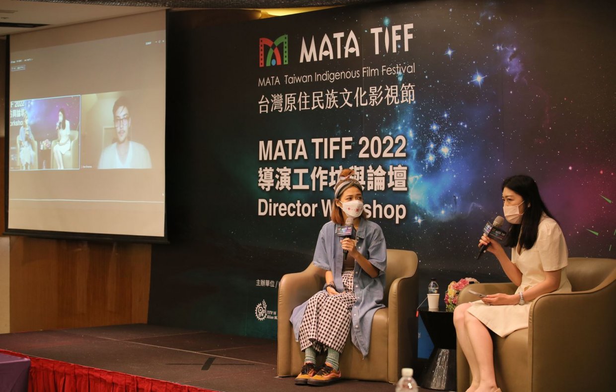 美國導演蘇三木(線上)與都蘭部落合作二支劇情片《如煙似海》《`Atolan》,部落族人副導演高敏瑋(Sasa)也來到現場分享拍攝經驗。