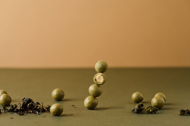 榮獲金牌獎的紅烏龍茶榛果巧克力。 圖:Cona’s妮娜巧克力/提供