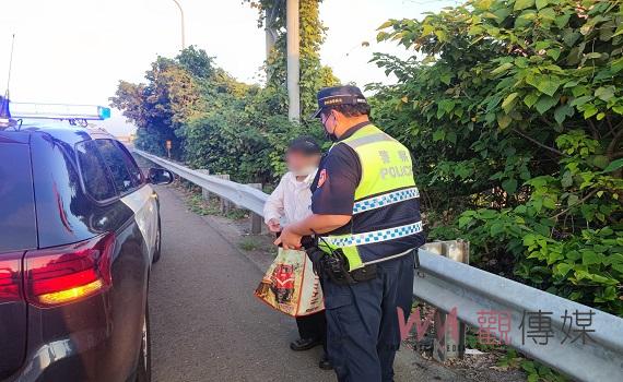 失智翁誤上快速道路 虎尾警熱心安全護送返家