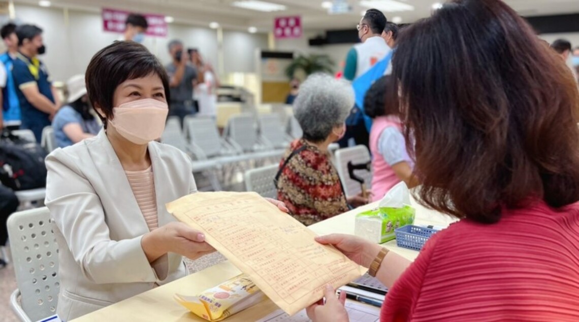陸淑美帶著祝福與承諾登記參選 拚未來 拚國民黨過半