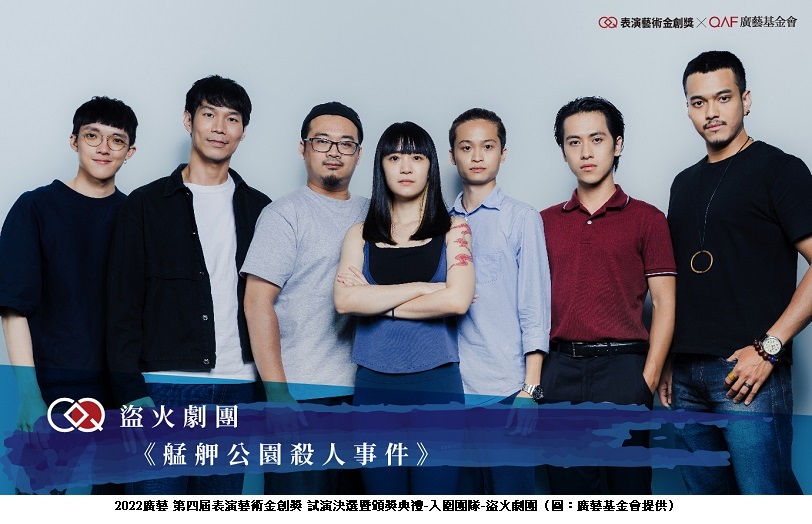 可能是 7 個人、大家站著和文字的圖像