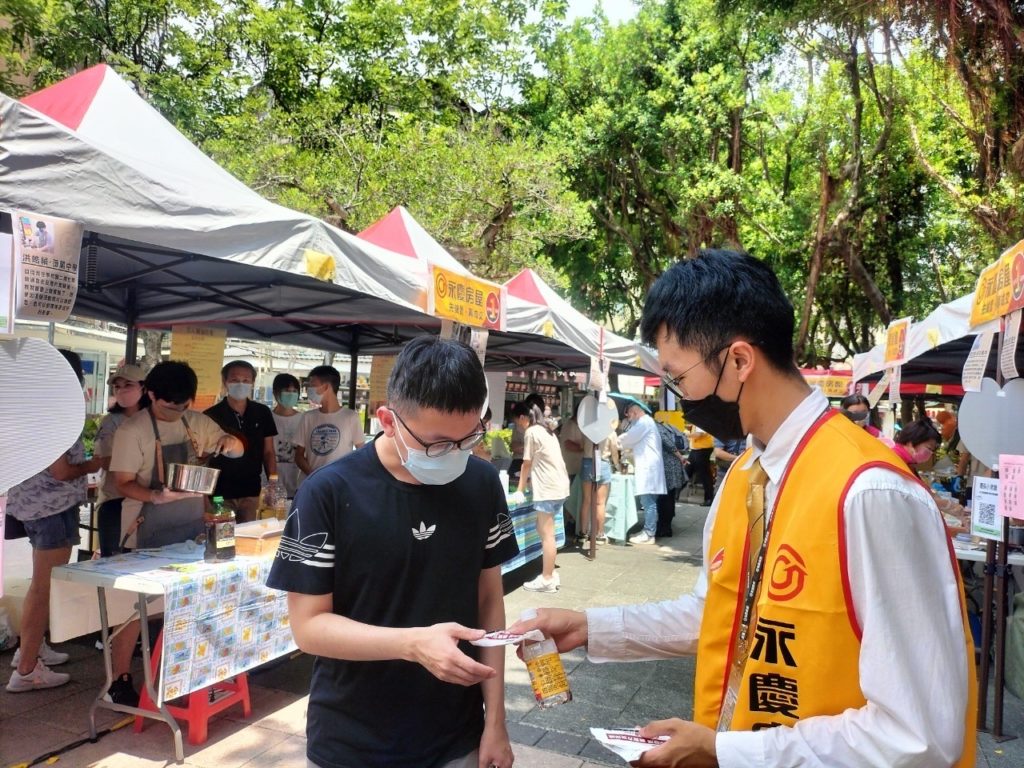「社區好鄰居」永慶房屋經常協助地方舉辦活動,贊助帳篷、瓶裝水等物資和人力