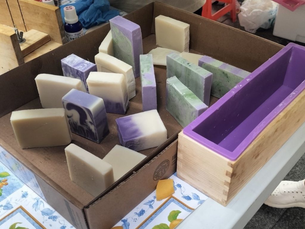 手工皂無毒又環保,若能替代石化清潔劑,對環境更友善。