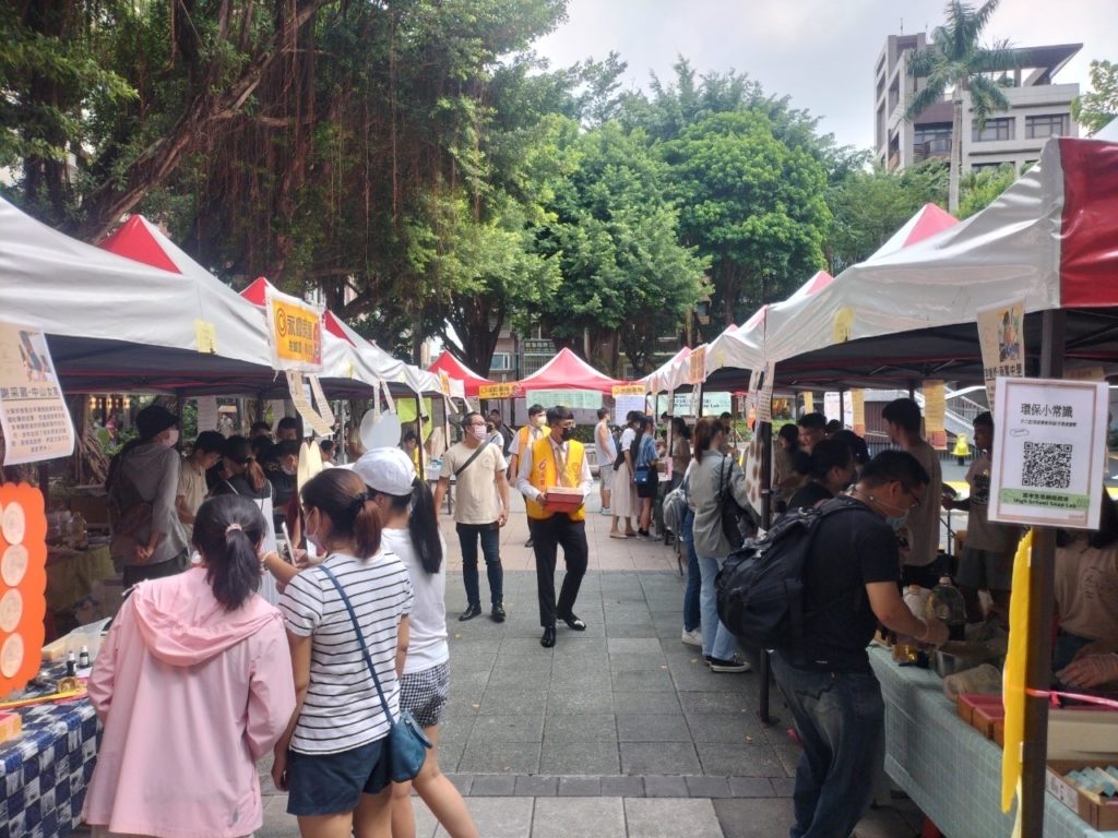 永慶房屋身為各地活動的最佳幫手,力挺學生「皂」環保,用實際行動支援活動舉辦。