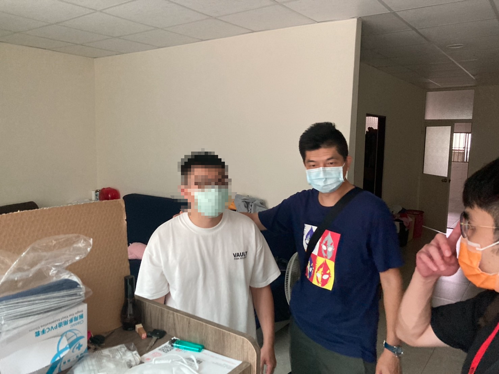 圖片說明:彰化警分局調查後報請臺灣臺中地方檢察署會同相關單位成立專案小組,展開「斬蛇」專案,於日前兵分多路,分持拘票、搜索票,逮捕搜索「安哥」旗下相關成員等到案。(記者謝榮浤翻攝)