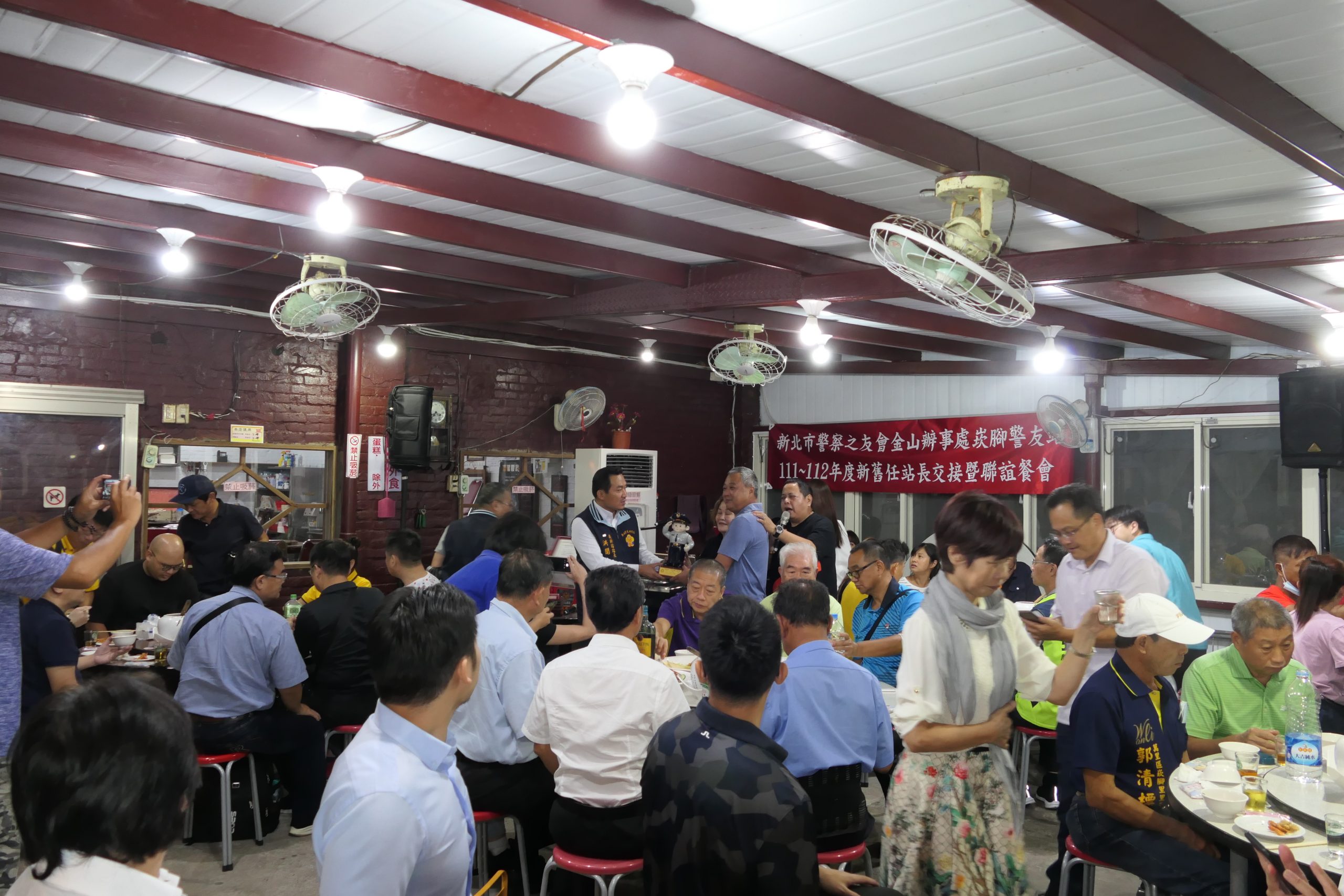 圖片說明:現場高朋滿座、嘉賓雲集。(記者徐煜勝攝)