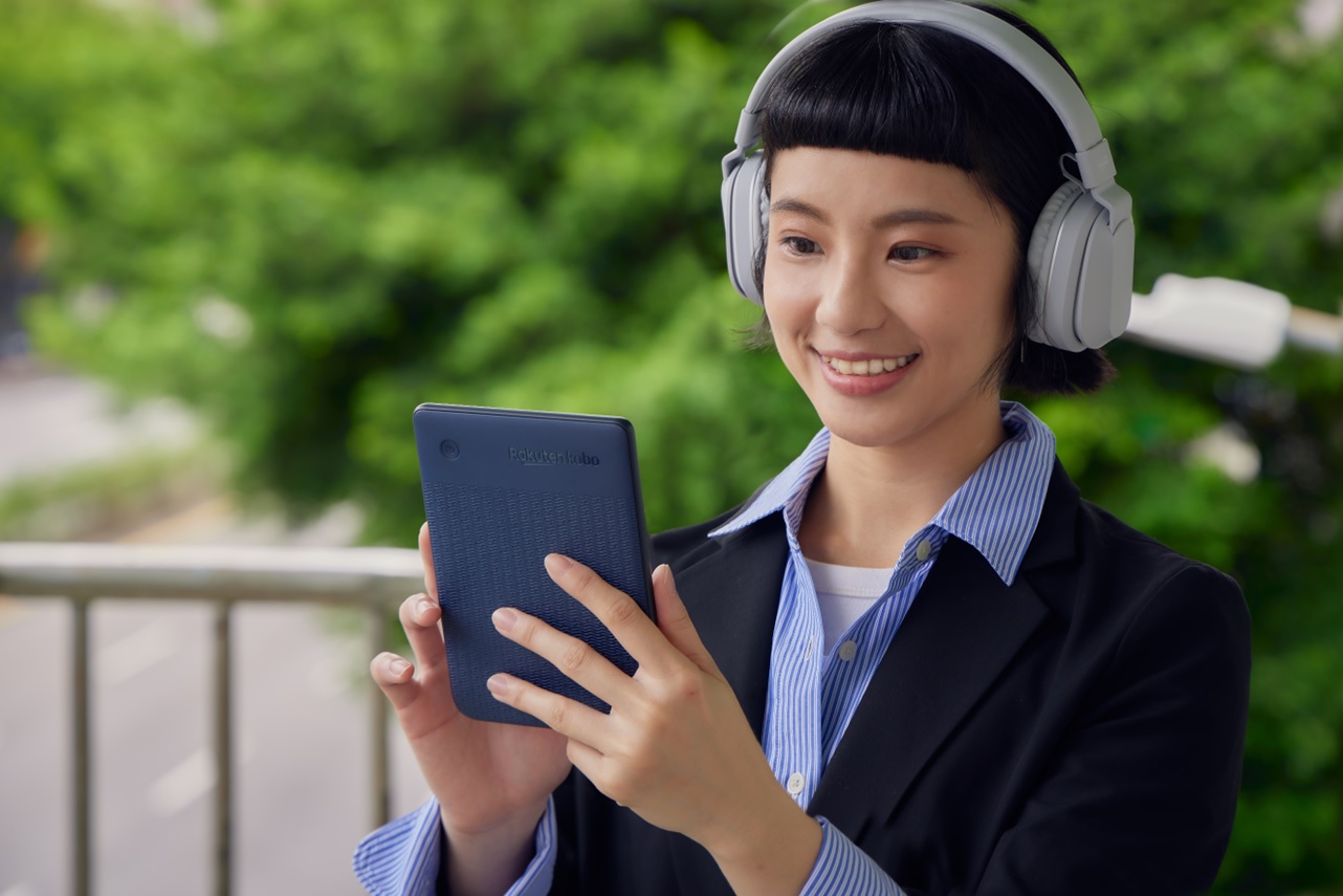 Kobo Clara 2E新增藍牙功能，你可以配對藍牙耳機或揚聲裝置，隨時隨地聆聽有聲書。