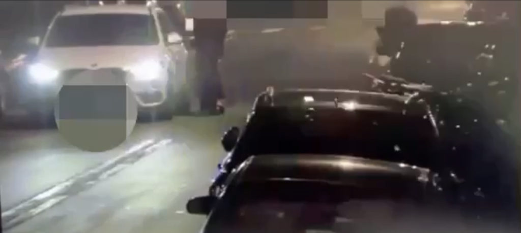 林嫌指揮旗下小弟持刀械、棍棒至被害人上班處所毆打被害人並限制其人身自由