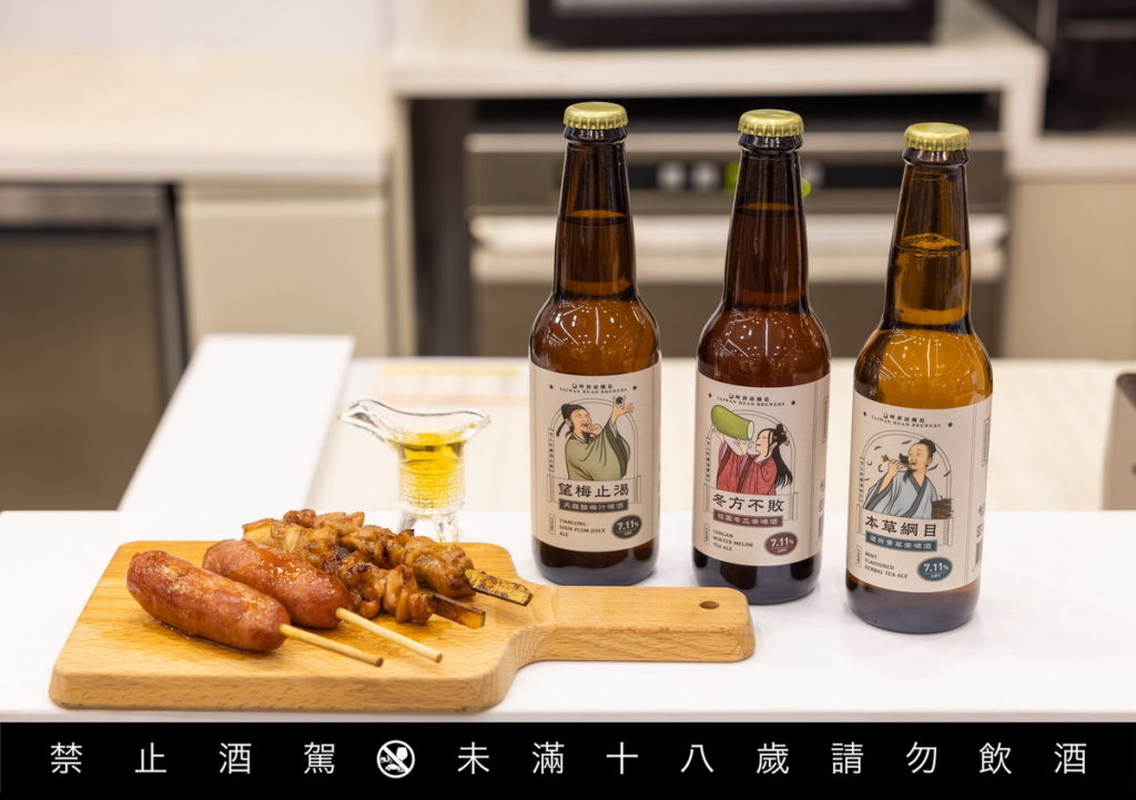 7-ELEVEN「酒BAR」獨家販售,包裝與知名Line貼圖「瘋狂的古人們IP」大玩古人的智慧【喝酒不開車 開車不喝酒 請勿飲酒過量 安全誠無價 酒後找代駕】