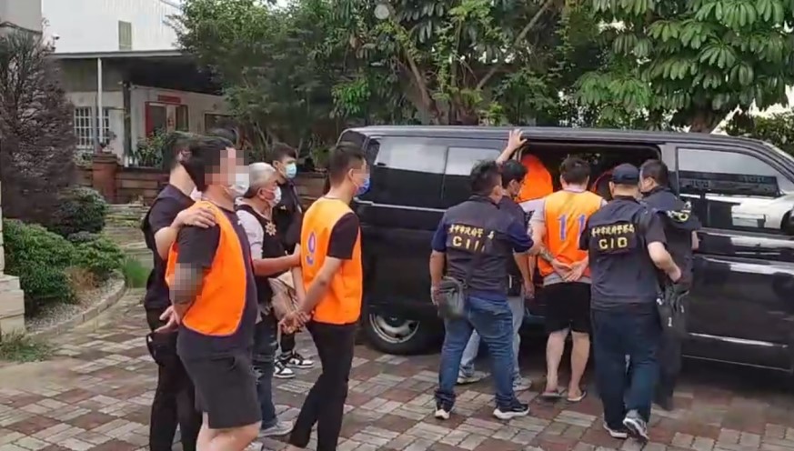 ▲詐騙集團成員8人依詐欺罪嫌、組織犯罪條例送辦，全數裁定羈押禁見 (圖/台中市警察局 提供)