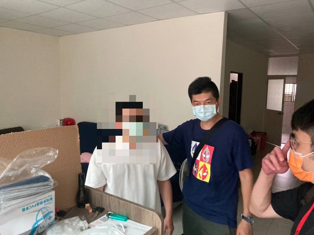 圖片說明:臺中市政府警察局與友軍單位合作報請臺中地檢署指揮偵辦,查獲人蛇集團在台之朱姓、林姓犯嫌2人。 (記者林㤈輝翻攝)