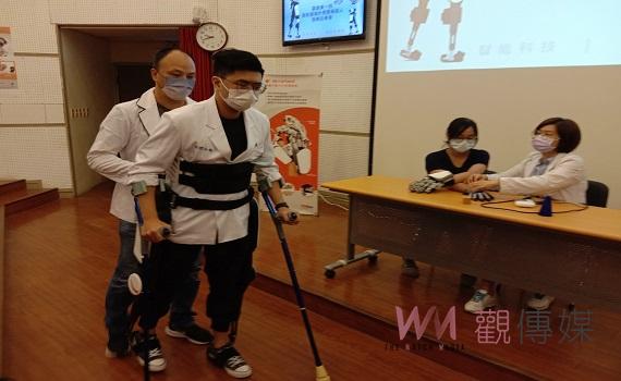 影/突破傳統復健訓練的限制 北港媽祖醫院引進雲林第一台智能復健外骨骼機器