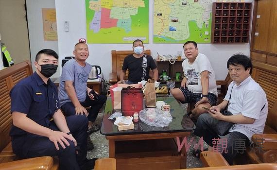中秋節前夕慰問基層員警　北港警友會贈月餅茶葉及咖啡禮盒