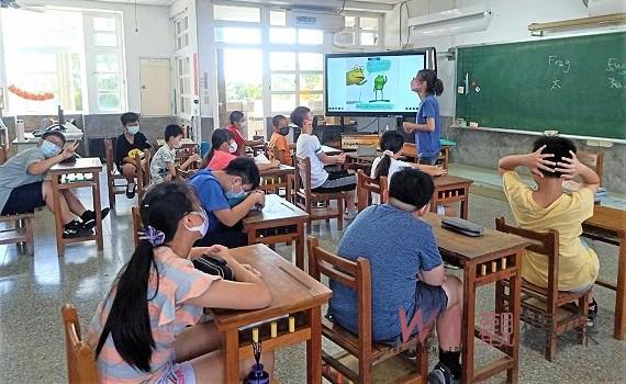 學校位處偏鄉漁村 優美景觀堪比仙境