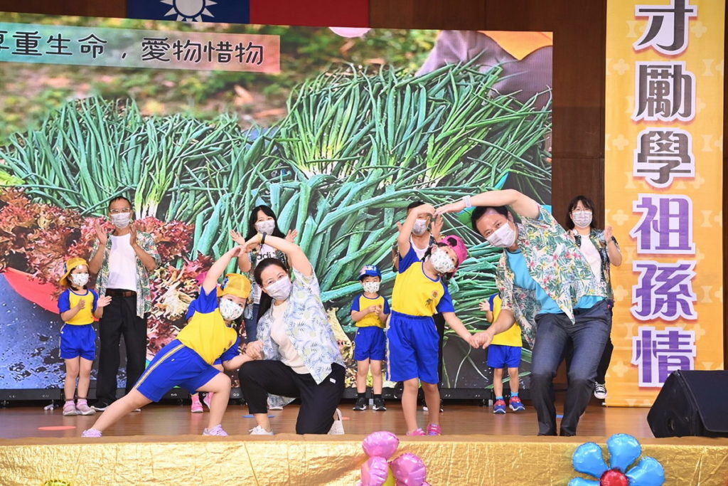 育人國校幼兒園表演