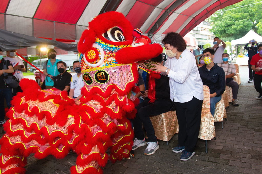 祥獅獻瑞