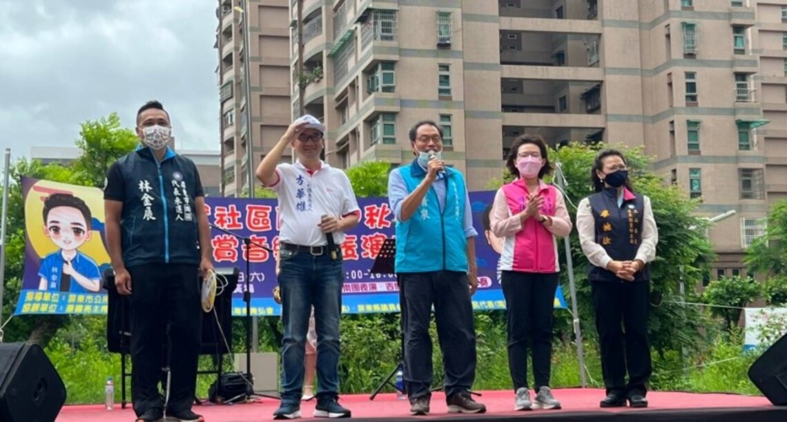 縣議員候選人“方華雄“ 「崇武社區」歡慶中秋場面溫馨