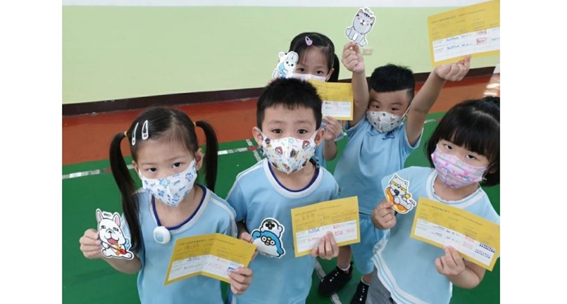 高市鼓勵幼兒接種2劑疫苗 9/8起滿2劑憑黃卡可向就讀幼兒園領取最夯LINE貼圖人氣角色貼紙