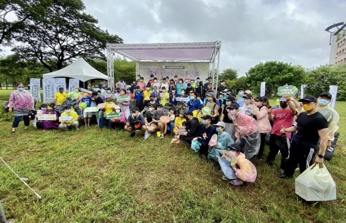 屏東林管處聯手高雄大學除蔓 共創無蔓校園環境