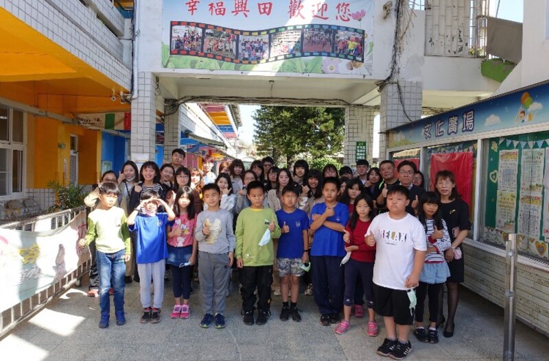 漾新聞|義大師生攜手小學生打造「魚菜藻三相共生系統」紮根校園食農與環保
